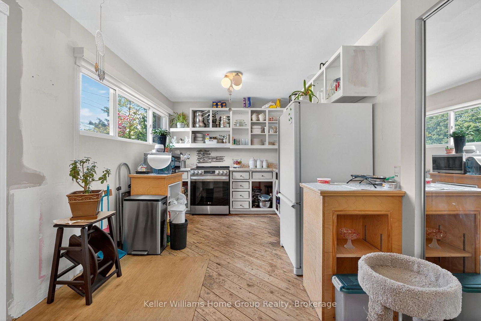 Listing Image 9