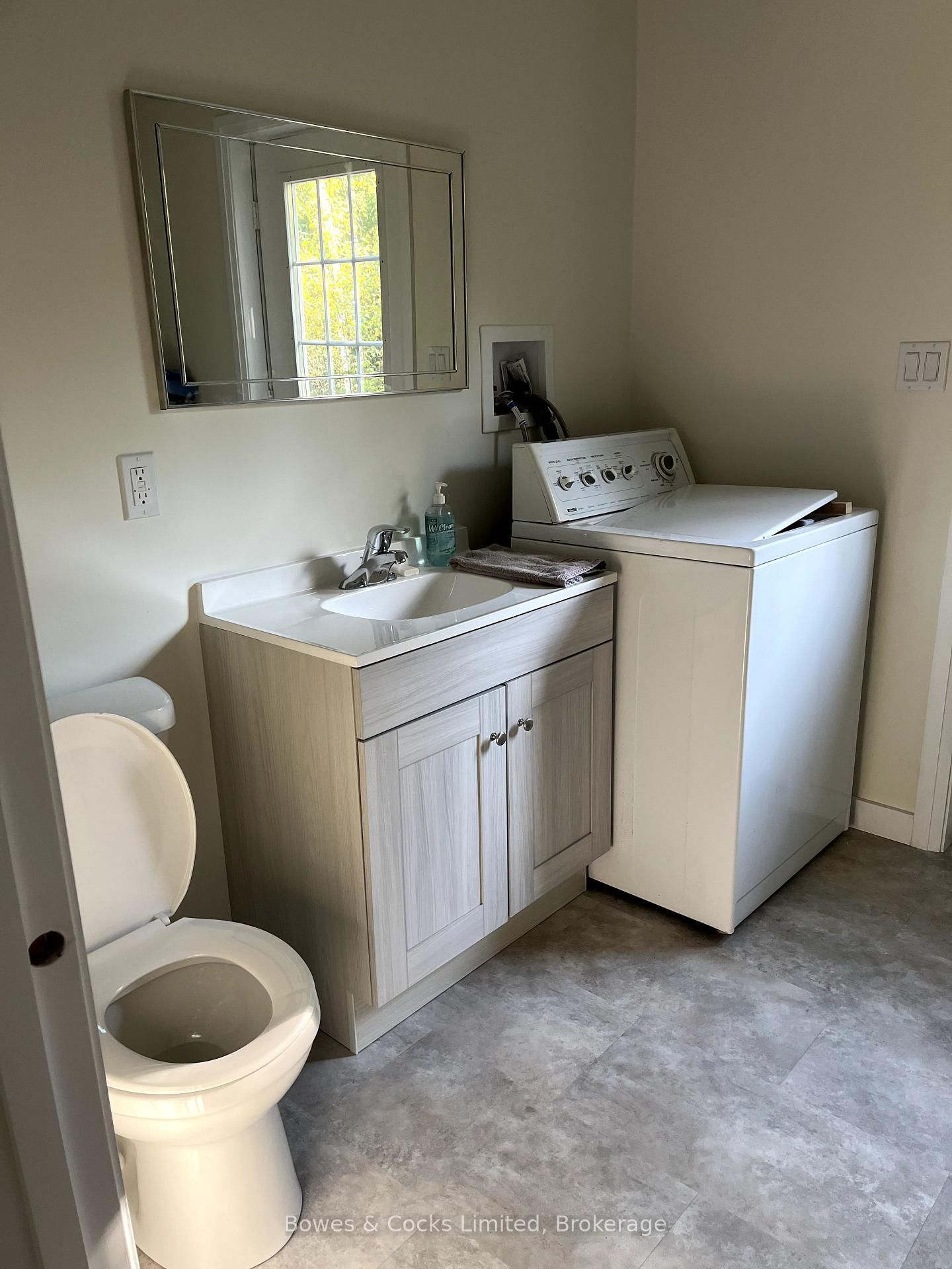 Listing Image 12