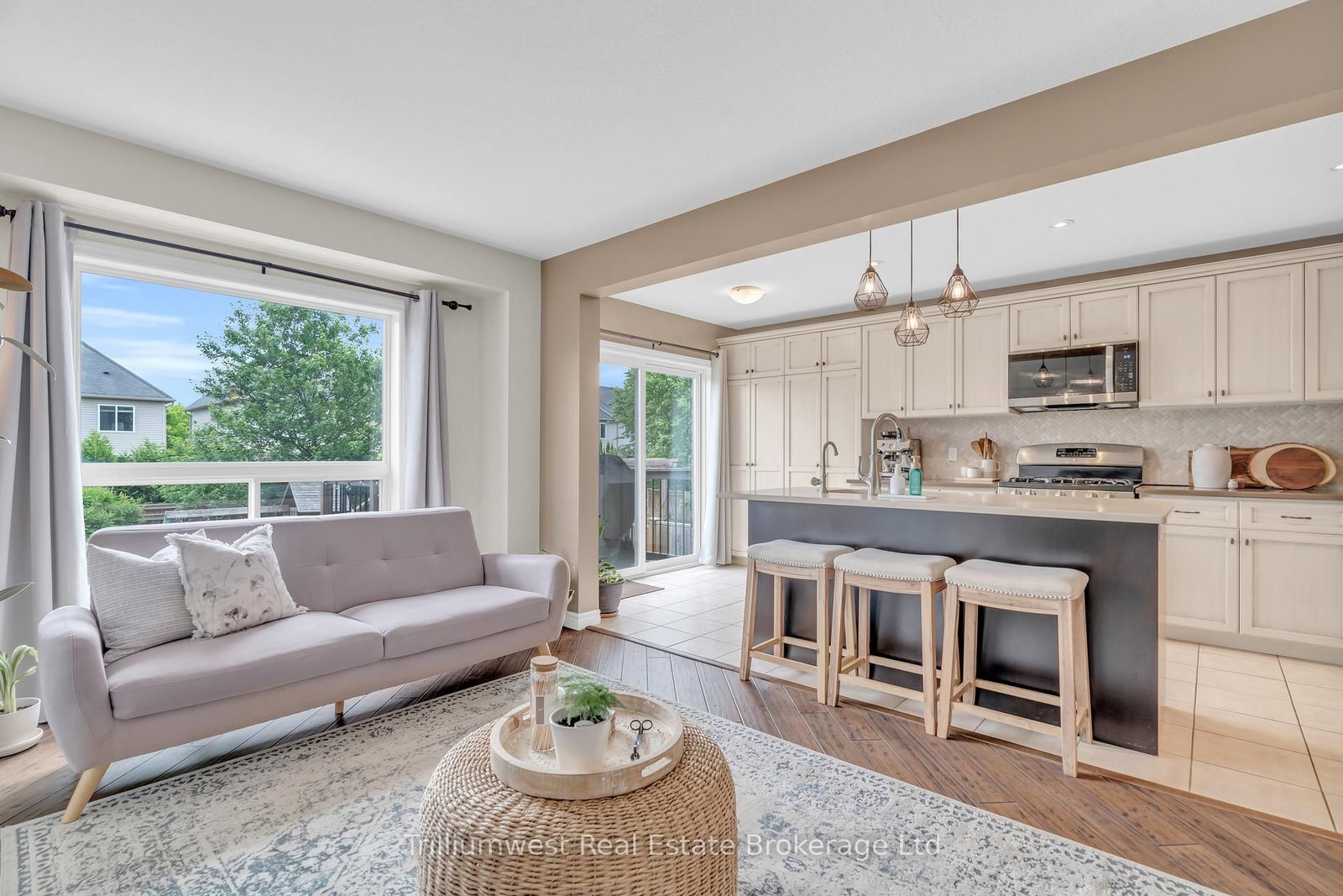 Listing Image 9