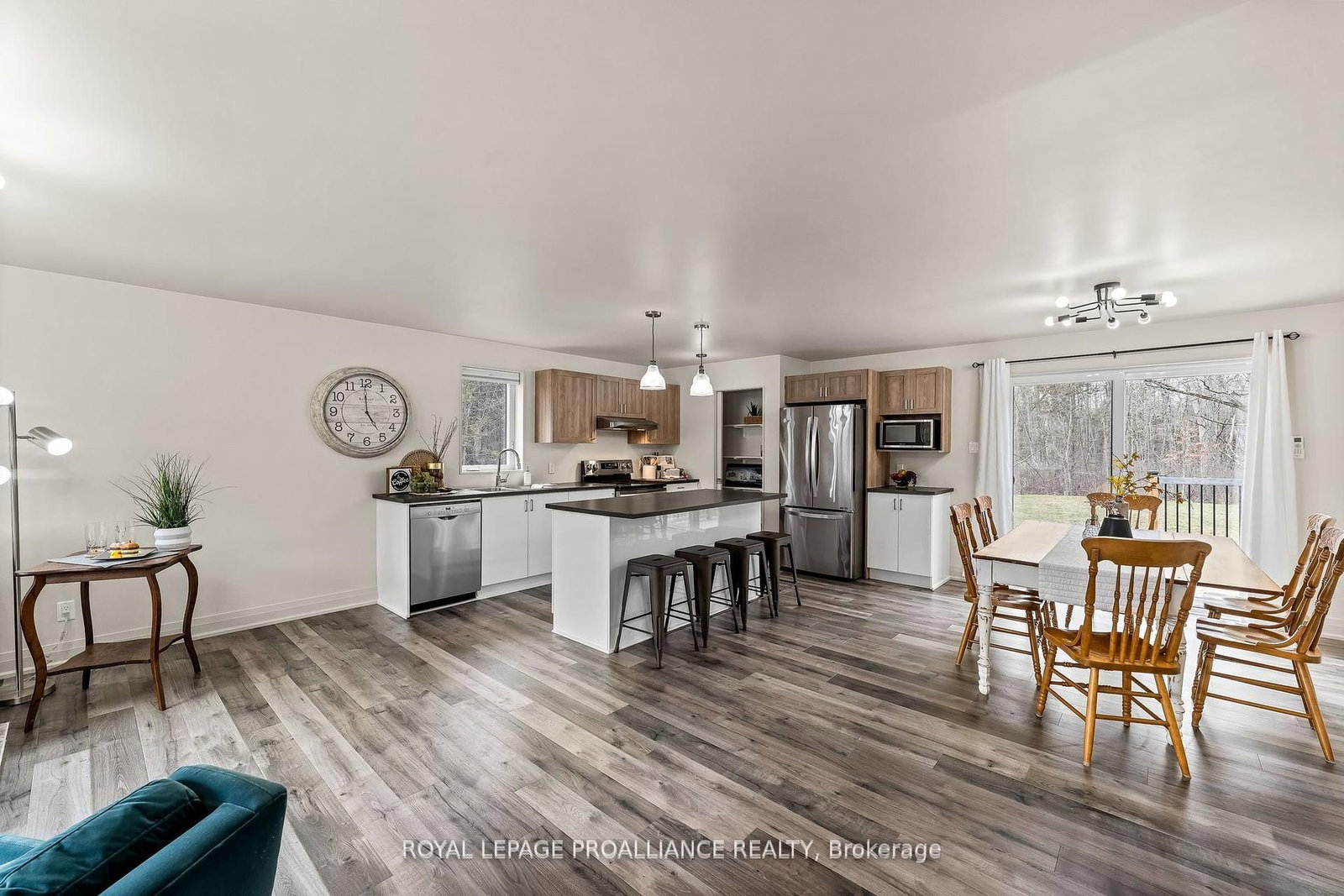 Listing Image 19