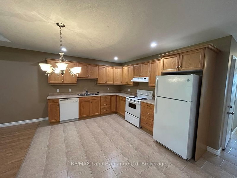 32 Victoria St W, North Huron, N0G 2W0 | Image 3