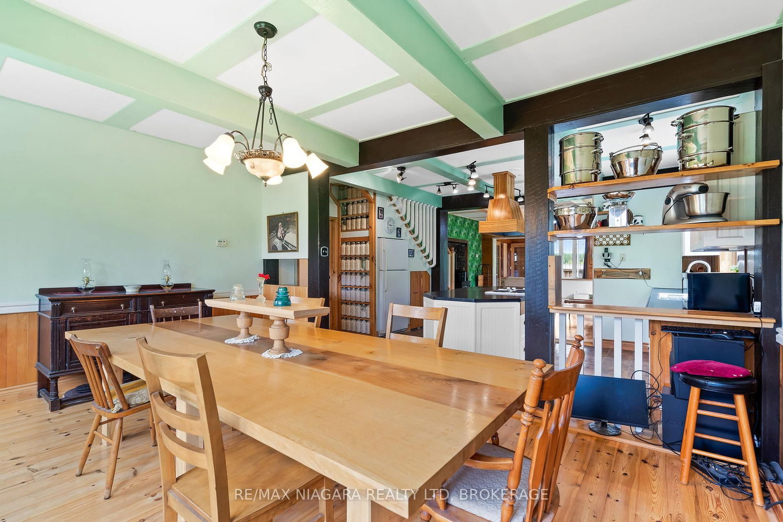 Listing Image 11