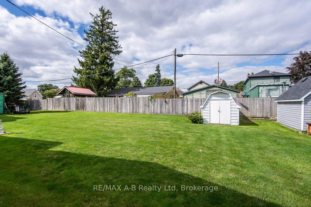 Listing Image 11