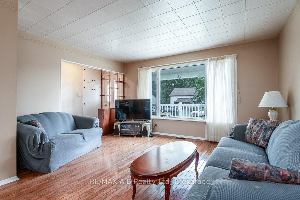 Listing Image 16