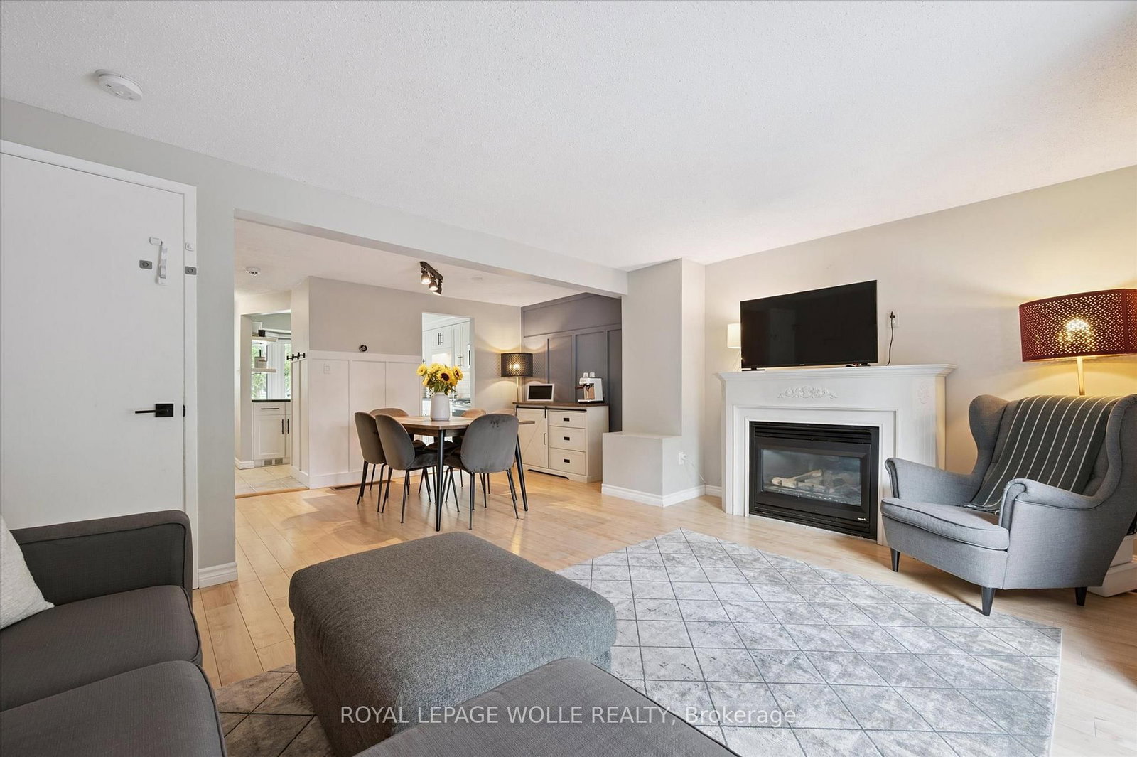 Listing Image 10