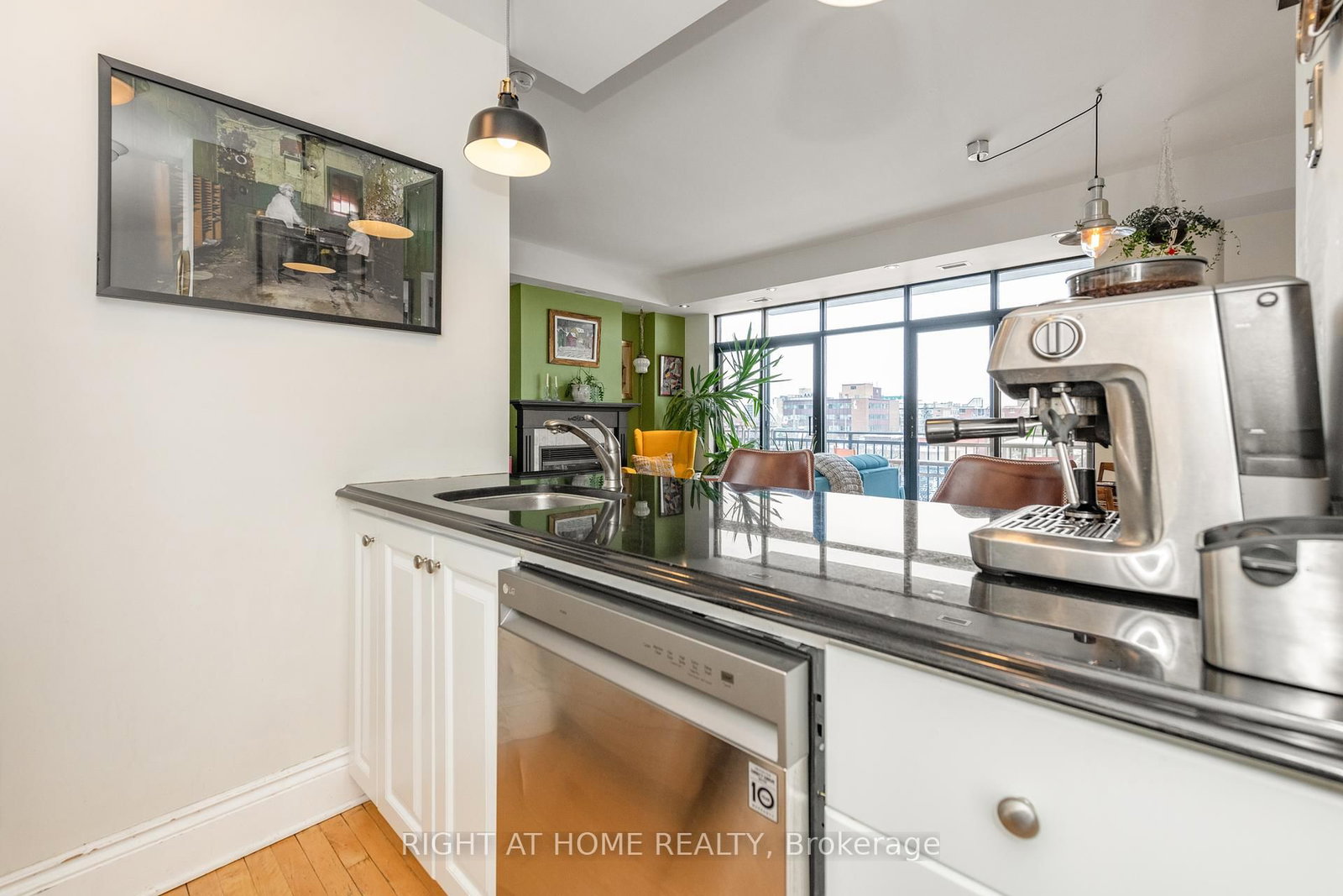 Listing Image 15