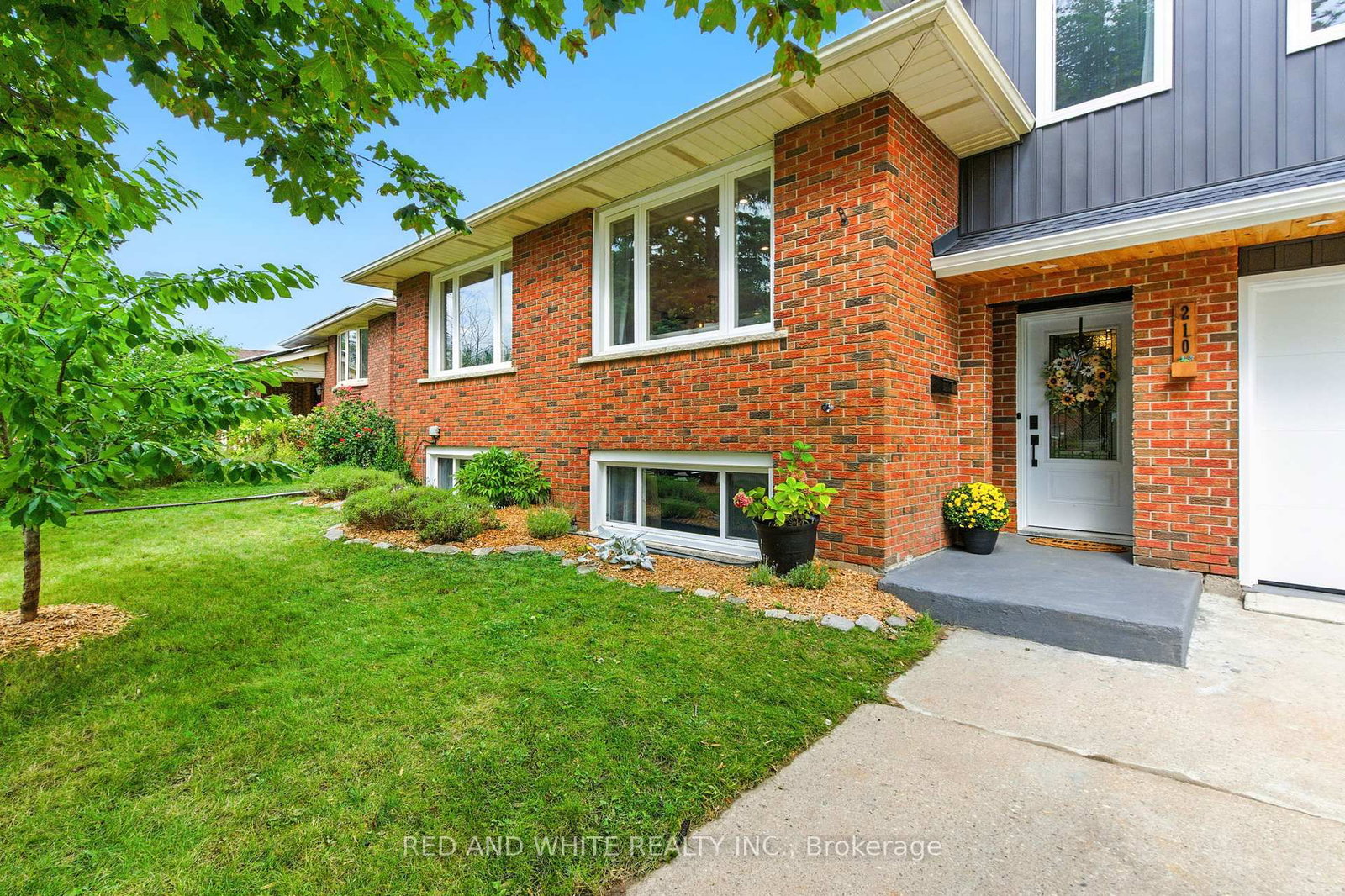 Listing Image 12
