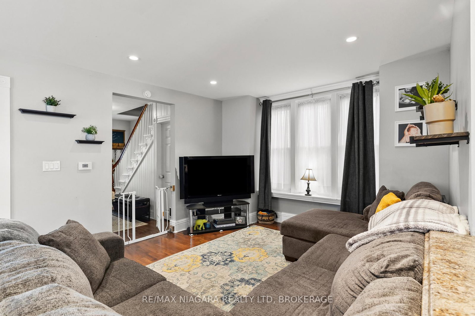 Listing Image 8