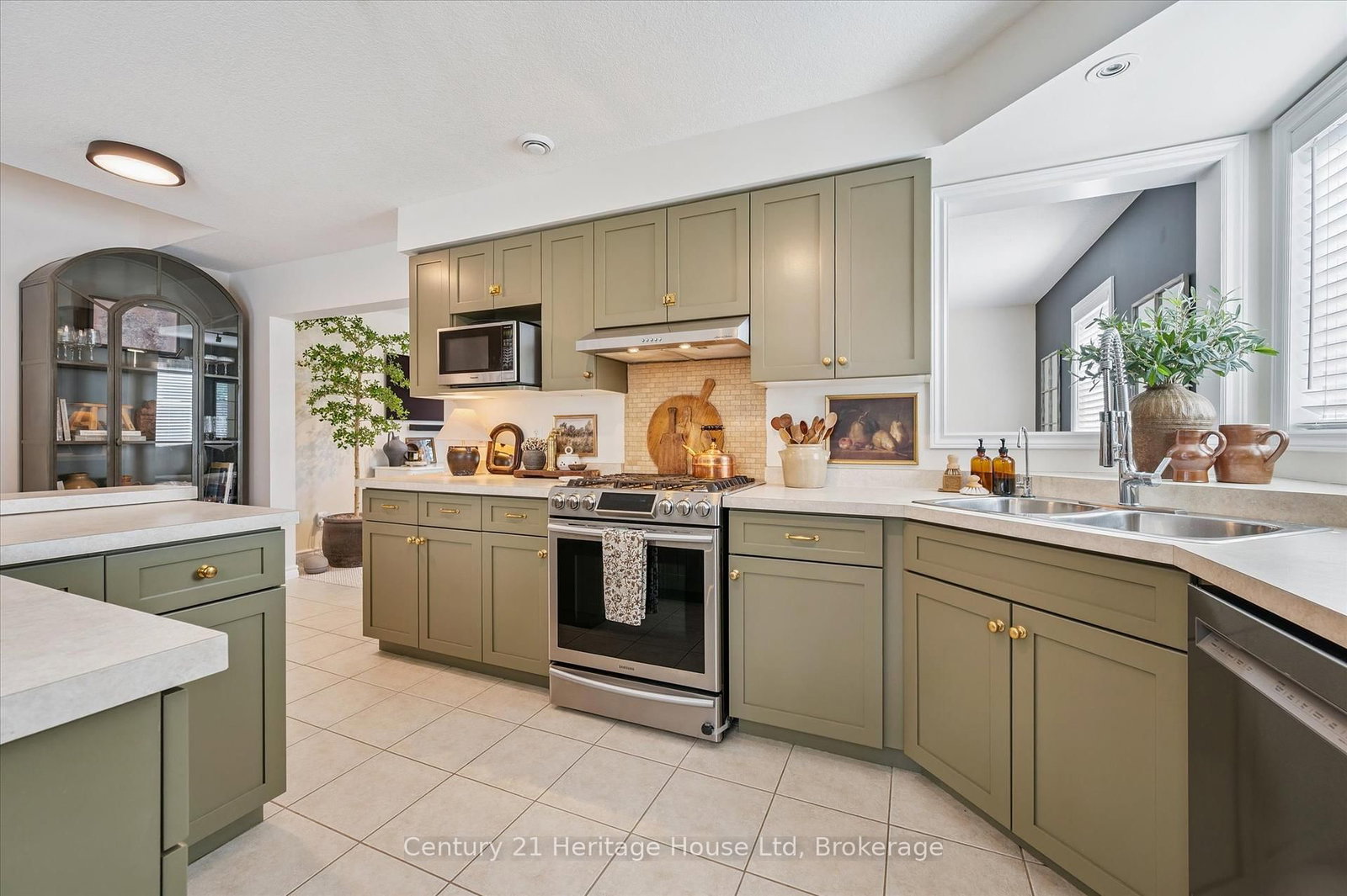 Townhouse sold at 7-20 Shackleton Drive, Guelph, Ontario, N1E 0C5 - Grange Road - MLS: X12379680