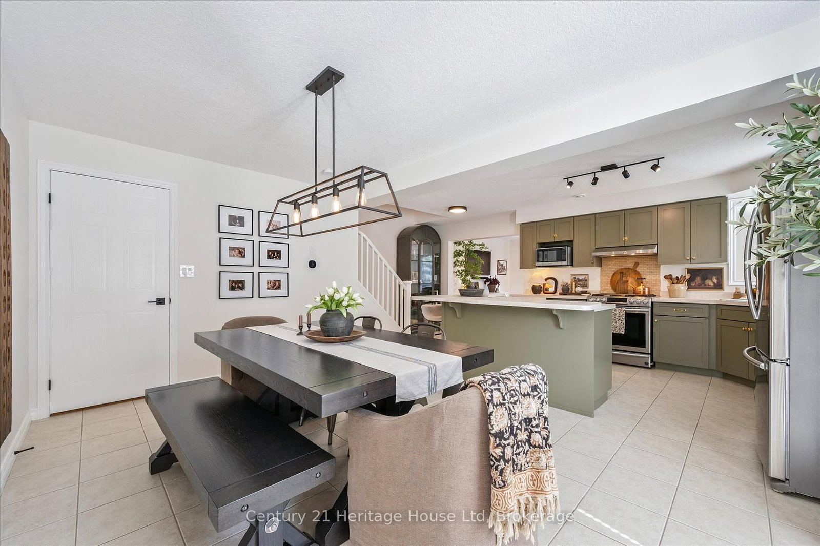 Townhouse sold at 7-20 Shackleton Drive, Guelph, Ontario, N1E 0C5 - Grange Road - MLS: X12379680