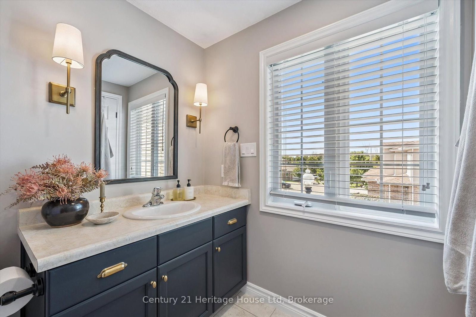 Townhouse sold at 7-20 Shackleton Drive, Guelph, Ontario, N1E 0C5 - Grange Road - MLS: X12379680