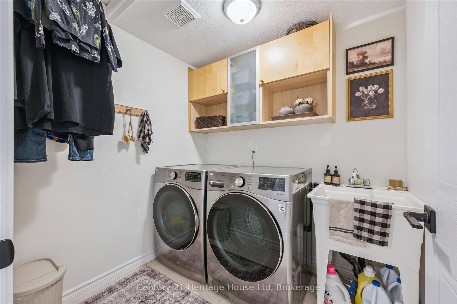 Townhouse sold at 7-20 Shackleton Drive, Guelph, Ontario, N1E 0C5 - Grange Road - MLS: X12379680