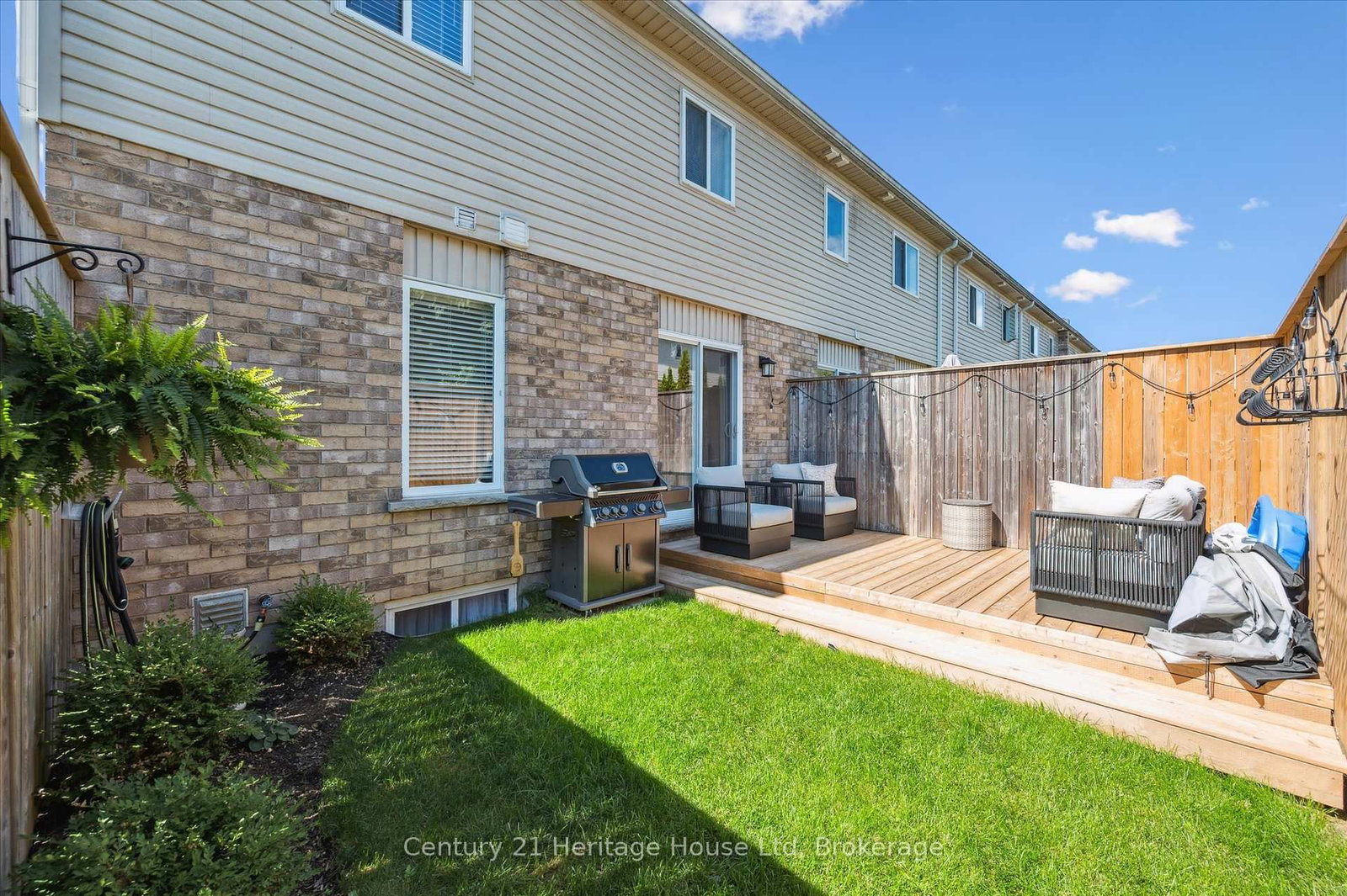 Townhouse sold at 7-20 Shackleton Drive, Guelph, Ontario, N1E 0C5 - Grange Road - MLS: X12379680
