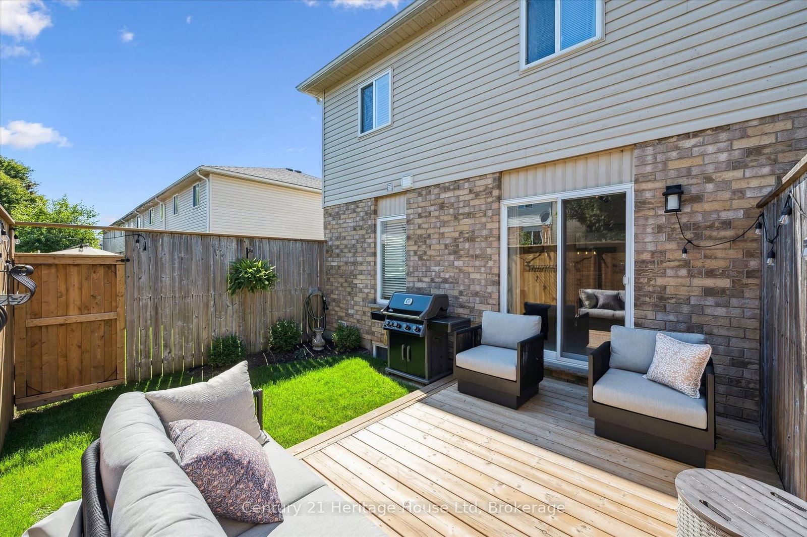 Townhouse sold at 7-20 Shackleton Drive, Guelph, Ontario, N1E 0C5 - Grange Road - MLS: X12379680