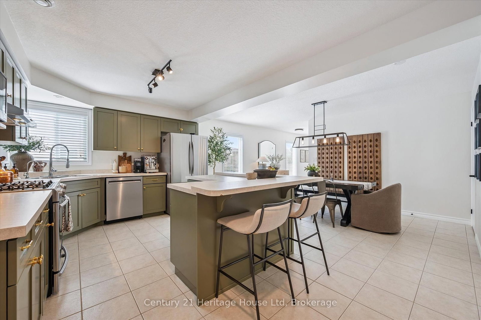 Townhouse sold at 7-20 Shackleton Drive, Guelph, Ontario, N1E 0C5 - Grange Road - MLS: X12379680