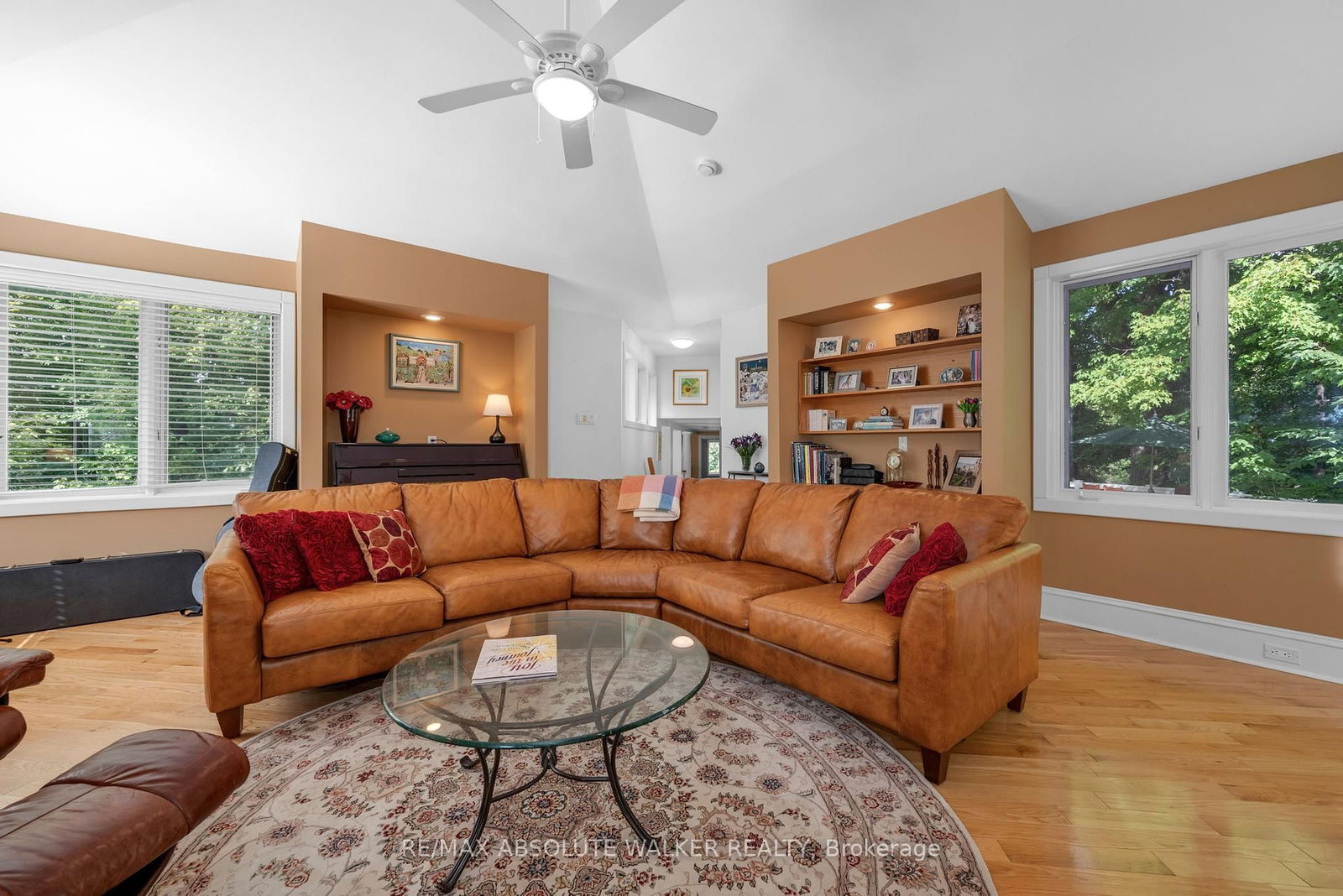 Listing Image 16