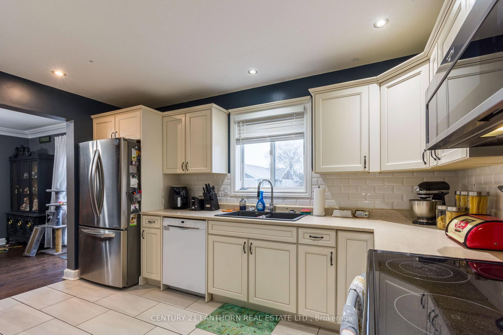 Listing Image 12
