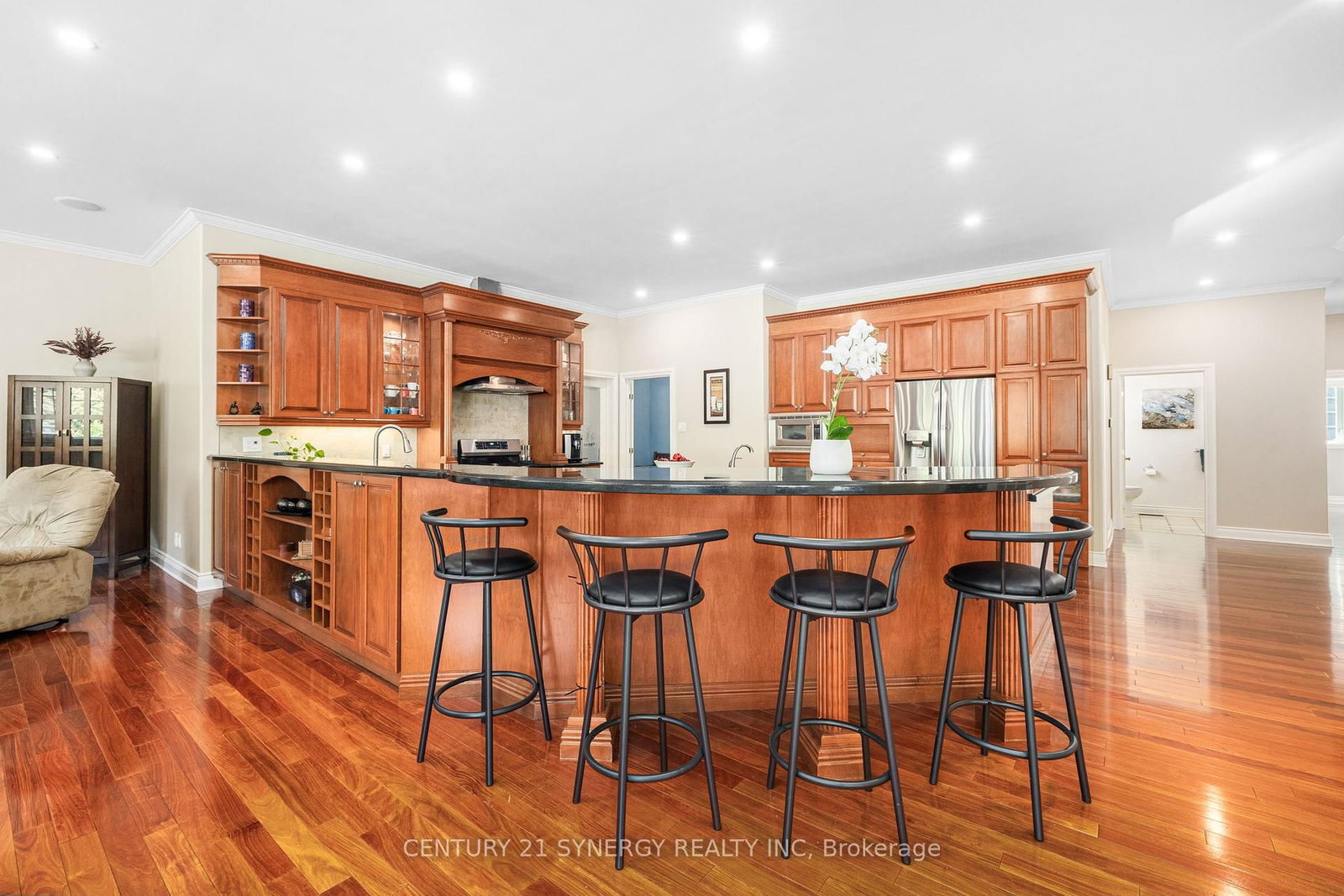 Listing Image 11