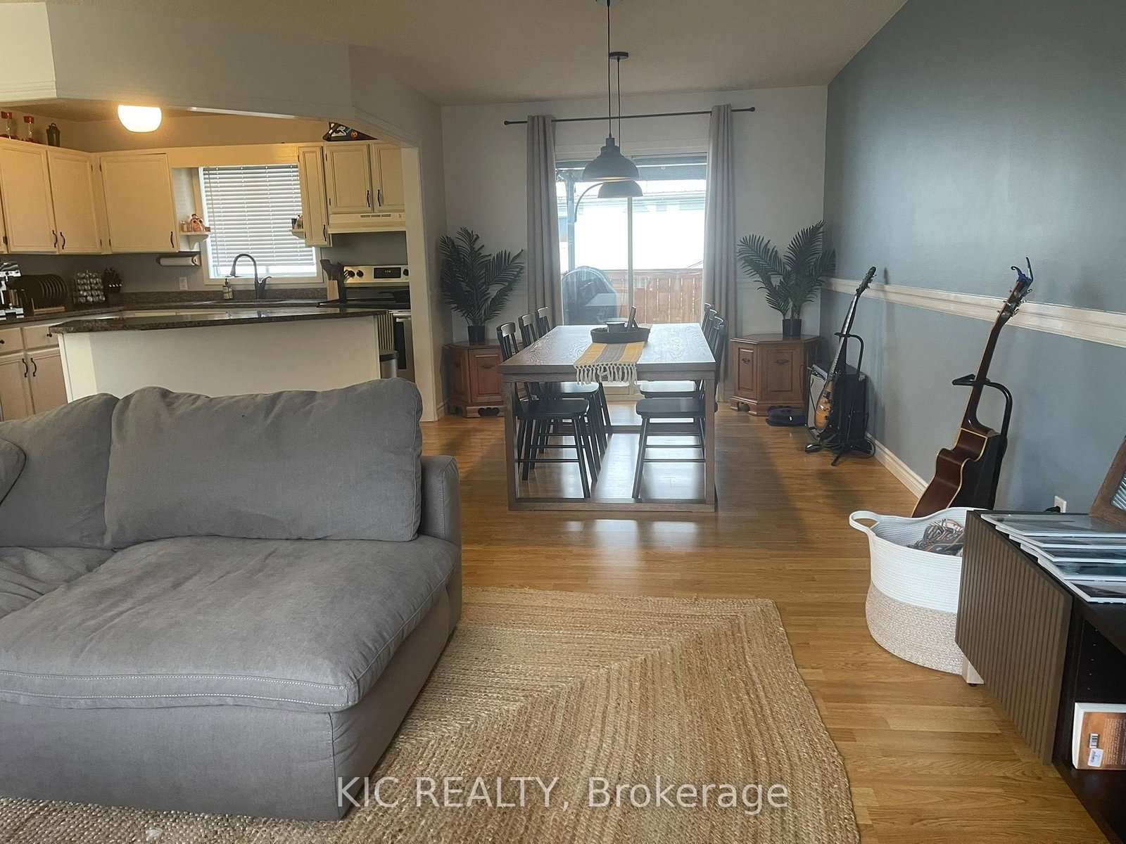 Listing Image 12