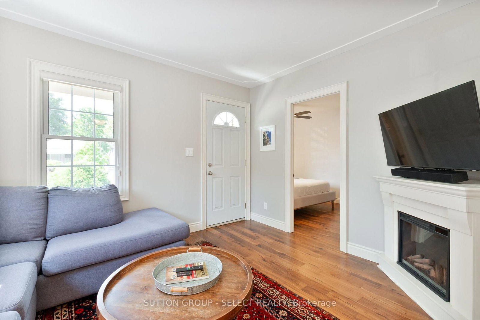 Listing Image 4