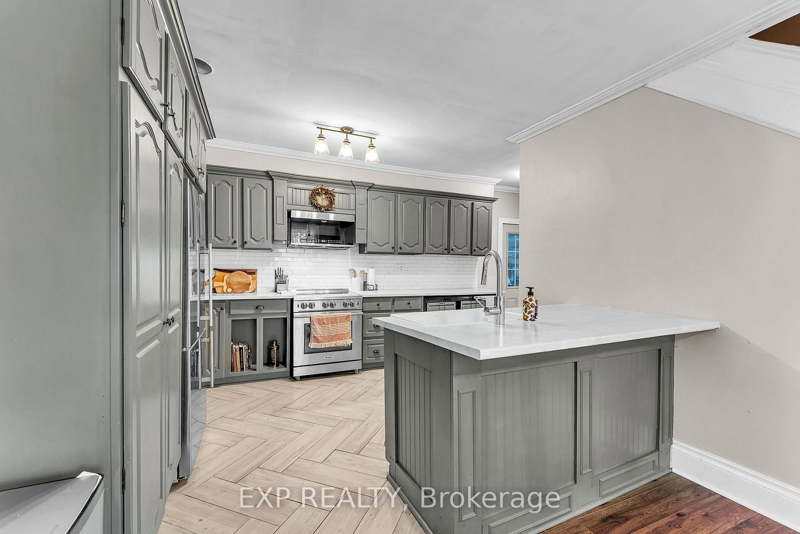 Listing Image 12