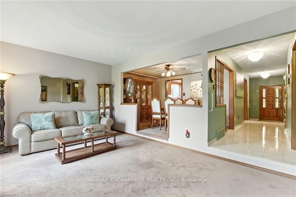 Detached House for sale at 39 Megna Court, Hamilton, Ontario, L9C 6Y6 - Gurnett - MLS: X12381894