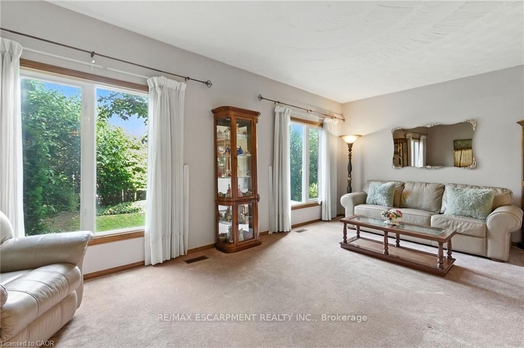 Detached House for sale at 39 Megna Court, Hamilton, Ontario, L9C 6Y6 - Gurnett - MLS: X12381894