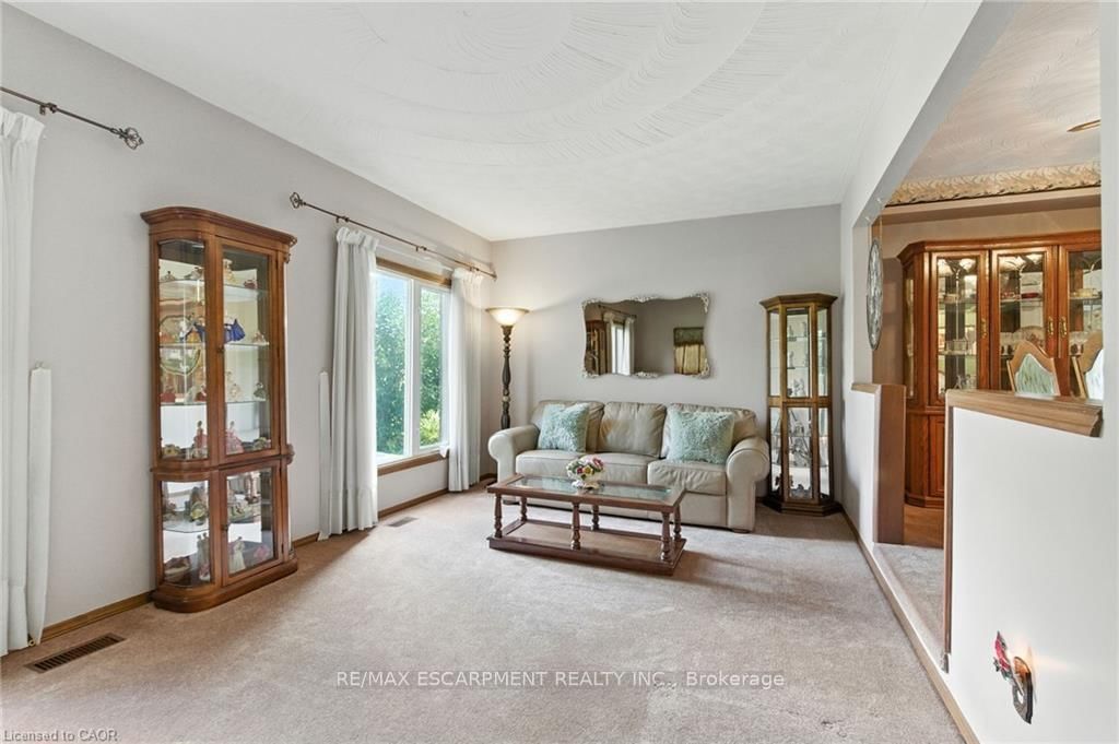 Detached House for sale at 39 Megna Court, Hamilton, Ontario, L9C 6Y6 - Gurnett - MLS: X12381894