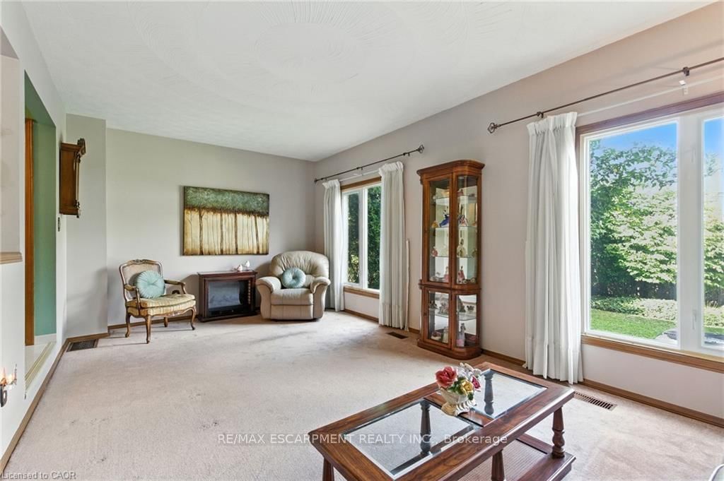 Detached House for sale at 39 Megna Court, Hamilton, Ontario, L9C 6Y6 - Gurnett - MLS: X12381894