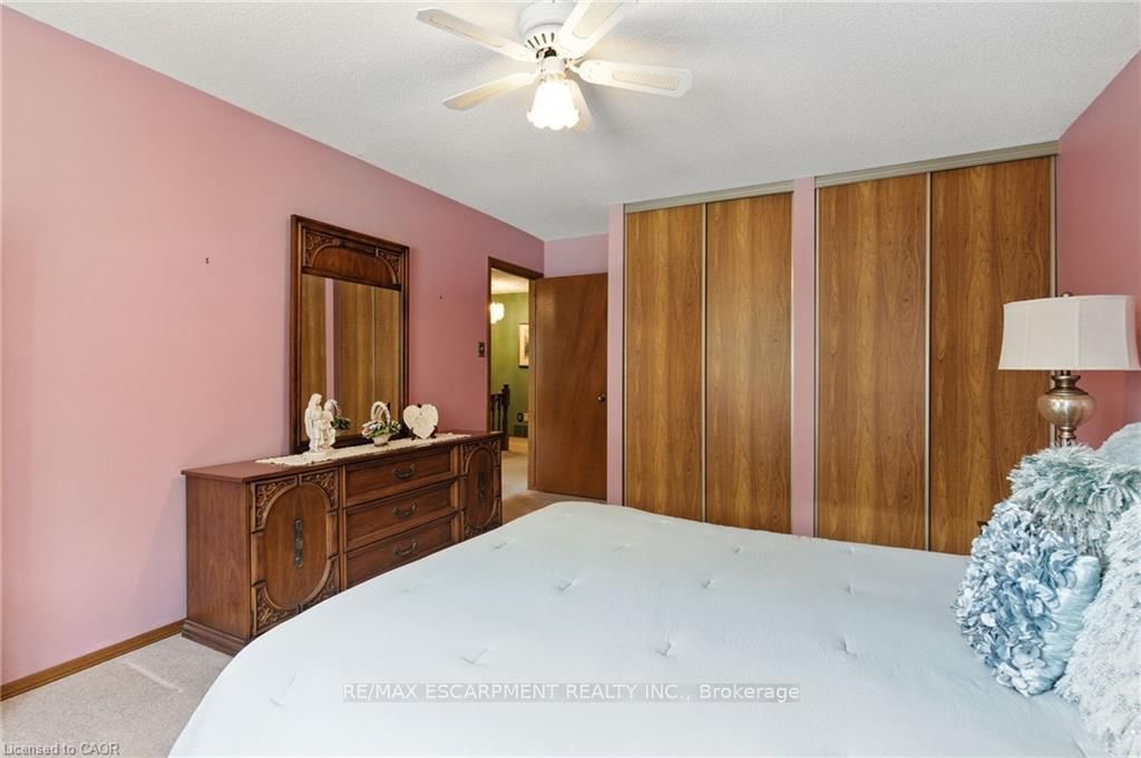 Detached House for sale at 39 Megna Court, Hamilton, Ontario, L9C 6Y6 - Gurnett - MLS: X12381894