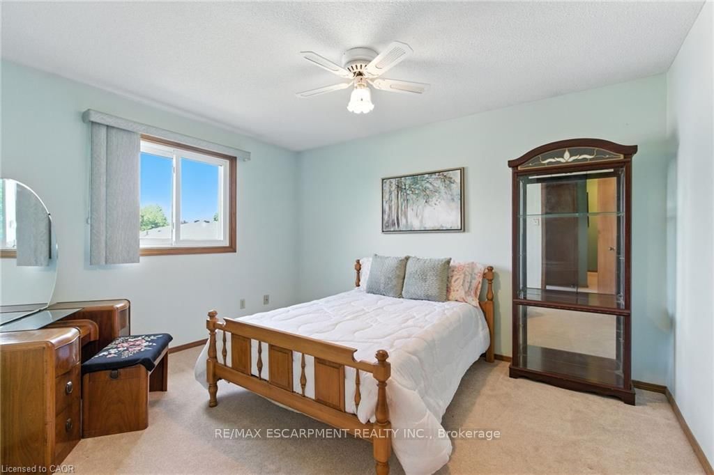 Detached House for sale at 39 Megna Court, Hamilton, Ontario, L9C 6Y6 - Gurnett - MLS: X12381894