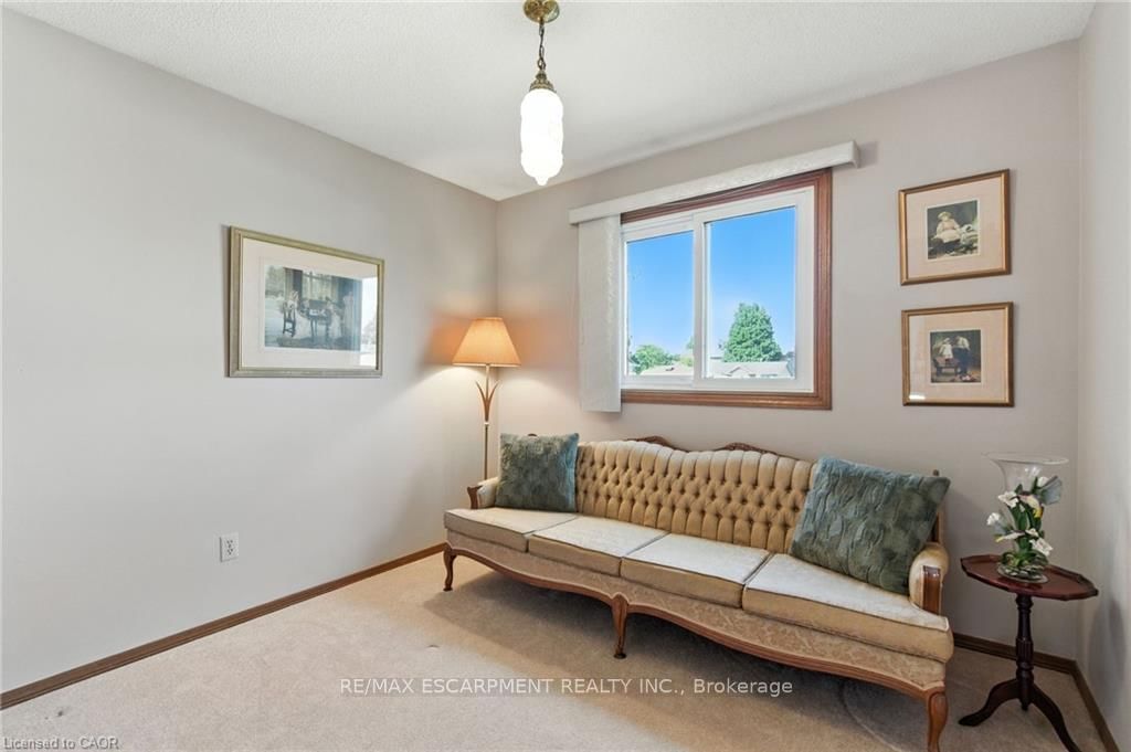 Detached House for sale at 39 Megna Court, Hamilton, Ontario, L9C 6Y6 - Gurnett - MLS: X12381894