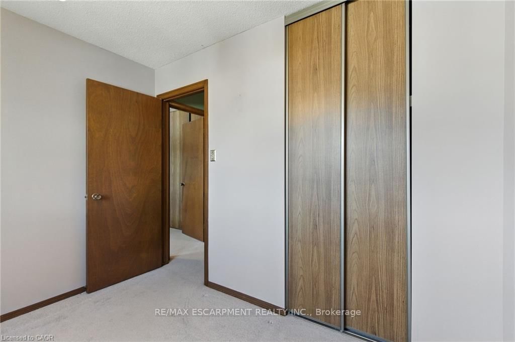 Detached House for sale at 39 Megna Court, Hamilton, Ontario, L9C 6Y6 - Gurnett - MLS: X12381894