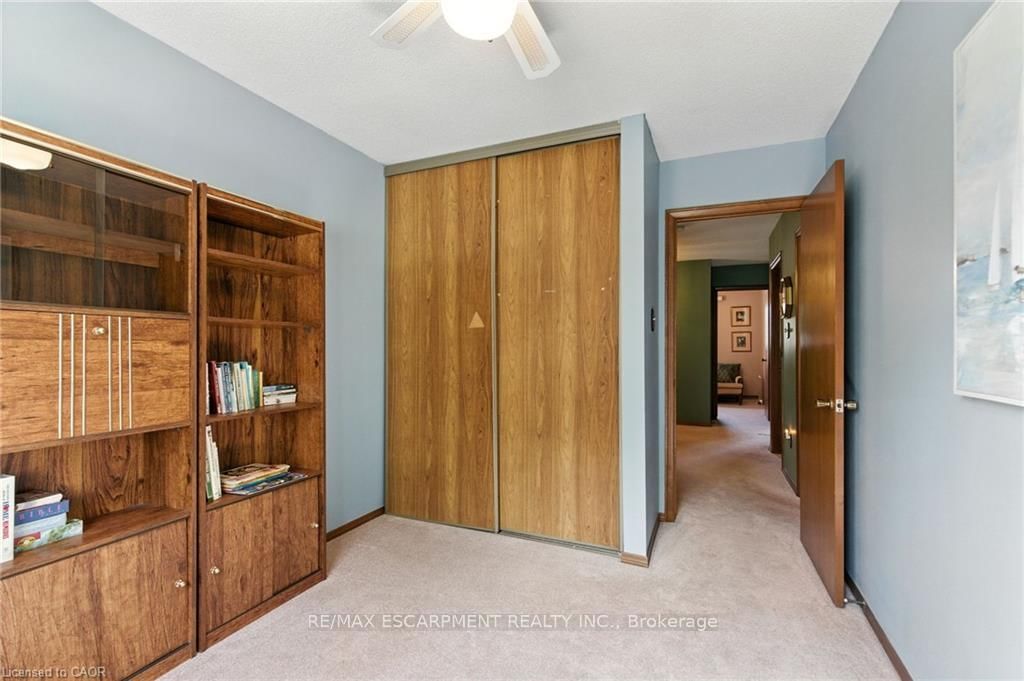 Detached House for sale at 39 Megna Court, Hamilton, Ontario, L9C 6Y6 - Gurnett - MLS: X12381894