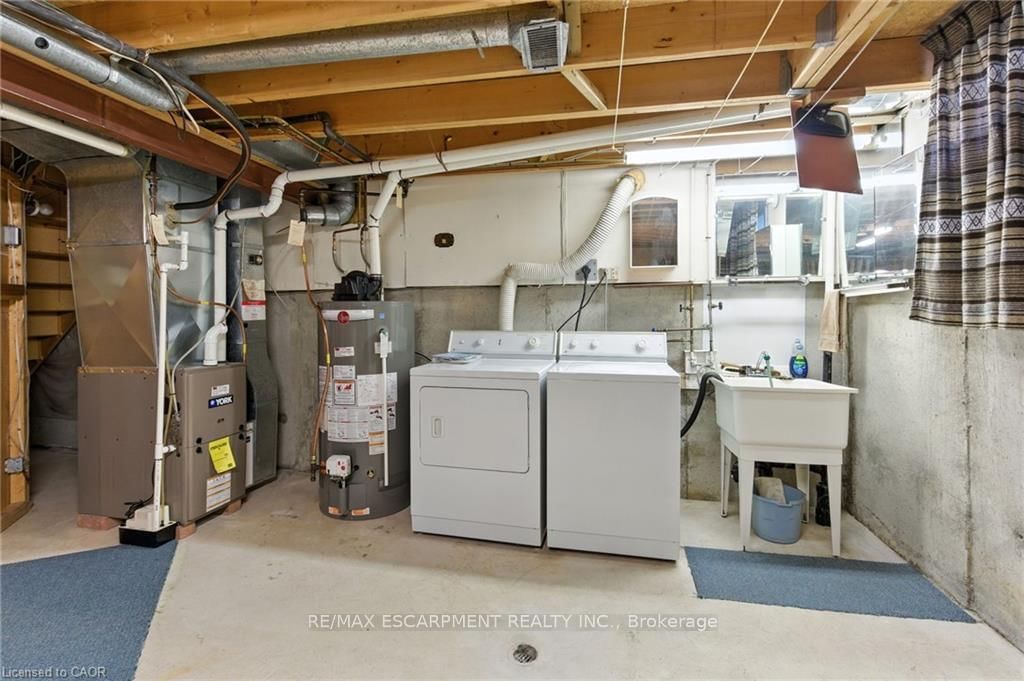 Detached House for sale at 39 Megna Court, Hamilton, Ontario, L9C 6Y6 - Gurnett - MLS: X12381894