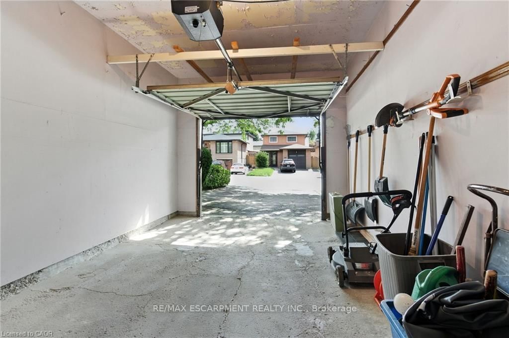 Detached House for sale at 39 Megna Court, Hamilton, Ontario, L9C 6Y6 - Gurnett - MLS: X12381894