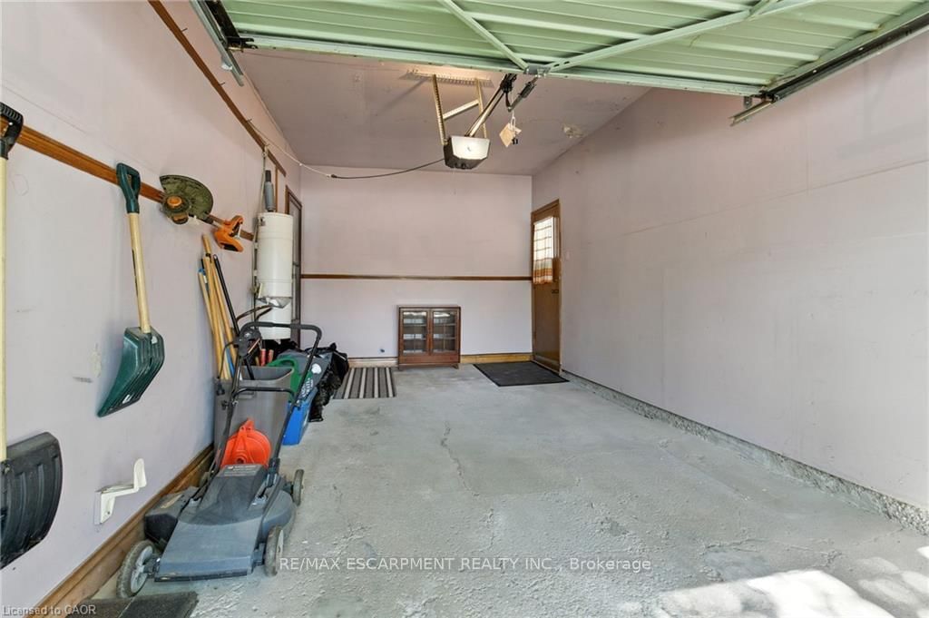 Detached House for sale at 39 Megna Court, Hamilton, Ontario, L9C 6Y6 - Gurnett - MLS: X12381894