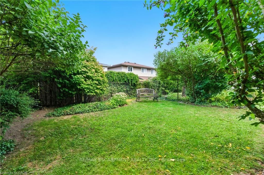 Detached House for sale at 39 Megna Court, Hamilton, Ontario, L9C 6Y6 - Gurnett - MLS: X12381894