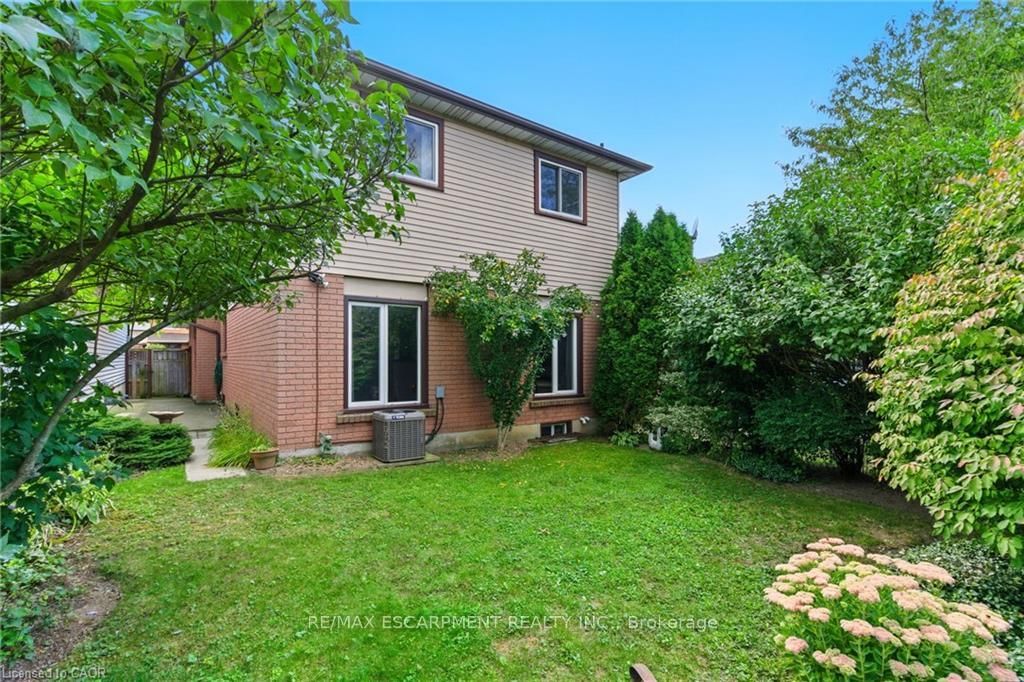 Detached House for sale at 39 Megna Court, Hamilton, Ontario, L9C 6Y6 - Gurnett - MLS: X12381894