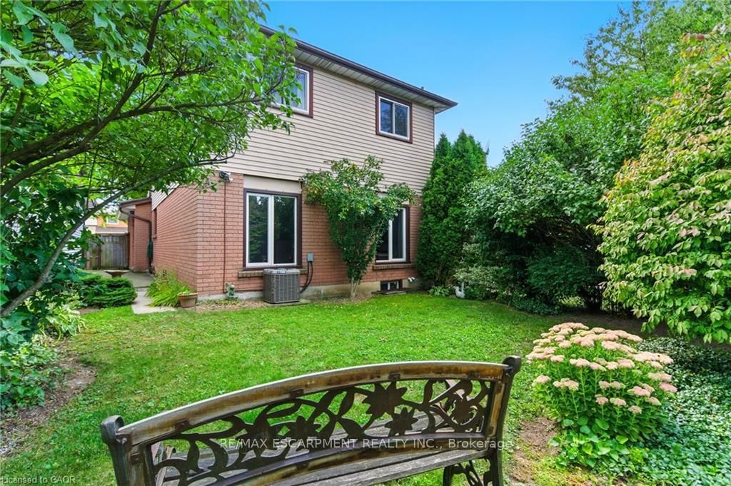 Detached House for sale at 39 Megna Court, Hamilton, Ontario, L9C 6Y6 - Gurnett - MLS: X12381894