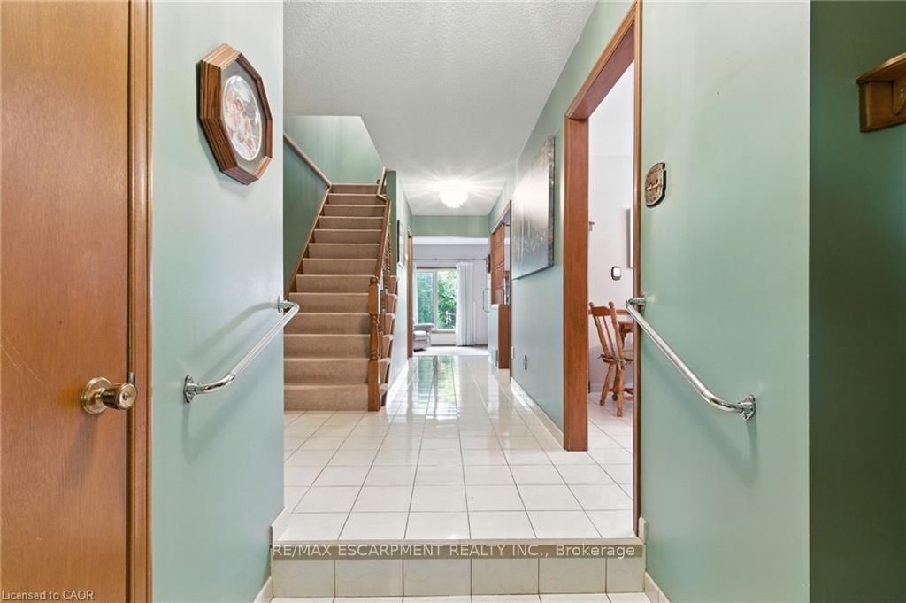 Detached House for sale at 39 Megna Court, Hamilton, Ontario, L9C 6Y6 - Gurnett - MLS: X12381894