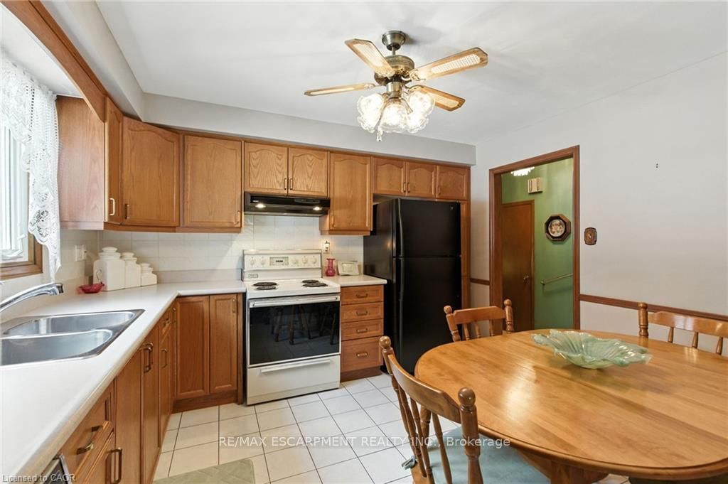 Detached House for sale at 39 Megna Court, Hamilton, Ontario, L9C 6Y6 - Gurnett - MLS: X12381894