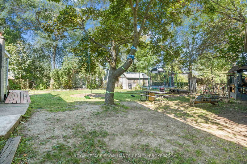 16 St Catherine St, Kingston, K7K 3S1 | Image 2