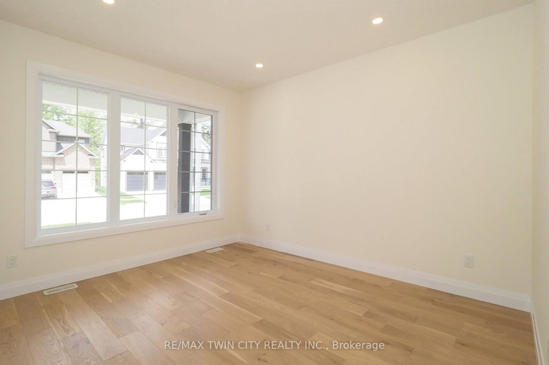 220 JEFFREY Pl, Kitchener, N2C 2T7 | Image 2