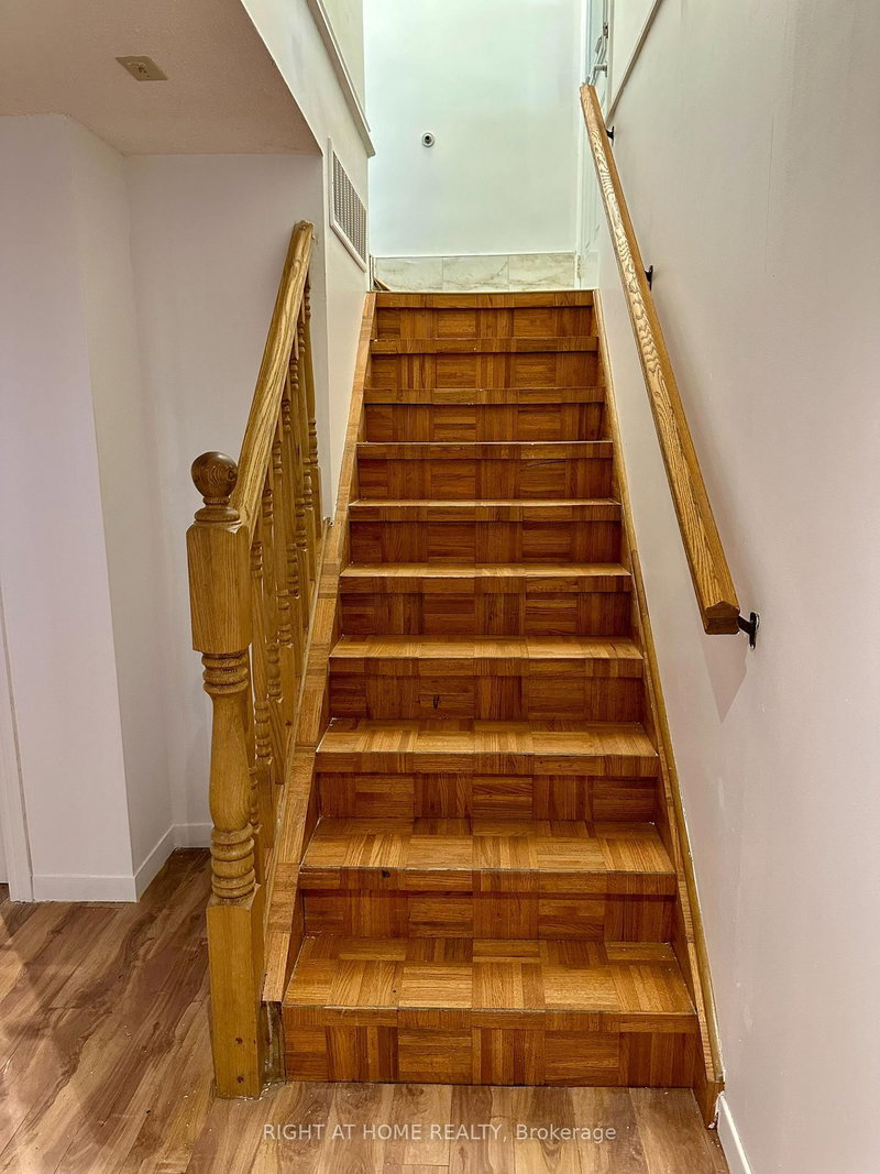 16 Rowanwood Ave, Brant, N3S 7B6 | Image 3