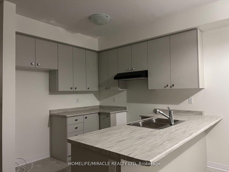 122 Varsity Dr, Welland, L3B 0N3 | Image 3