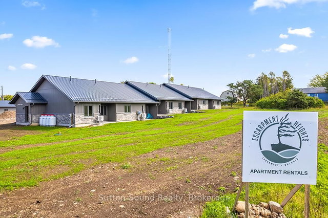 4 - 18 Maple Golf Crescent