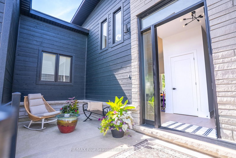 102 Goldie Crt, Blue Mountains, N0H 1J0 | Image 3