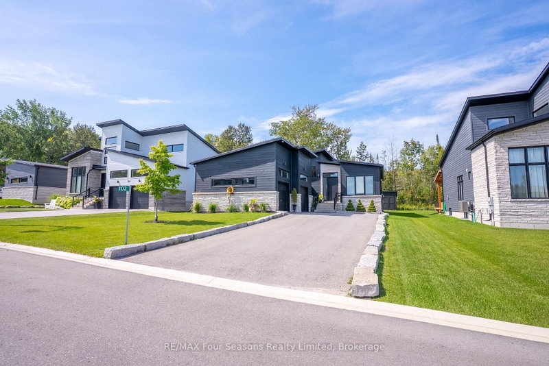 102 Goldie Crt photo 4