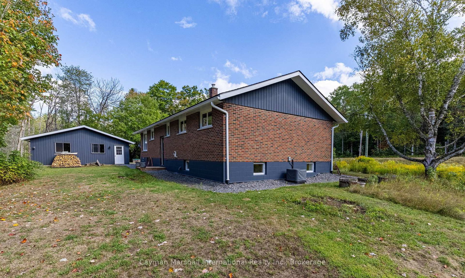 Listing Image 4